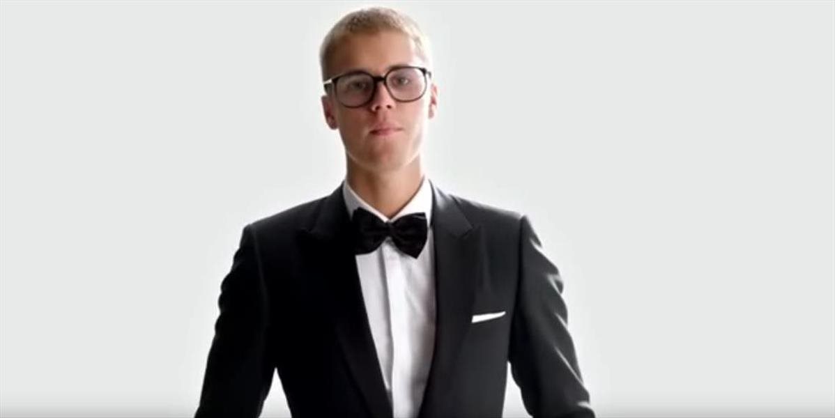 Polícia v USA chcela opitých vodičov trestať sledovaním reklamy s Justinom Bieberom