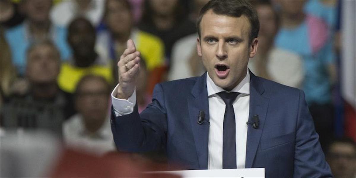 Druhé kolo francúzskych prezidentských volieb by vyhral Macron