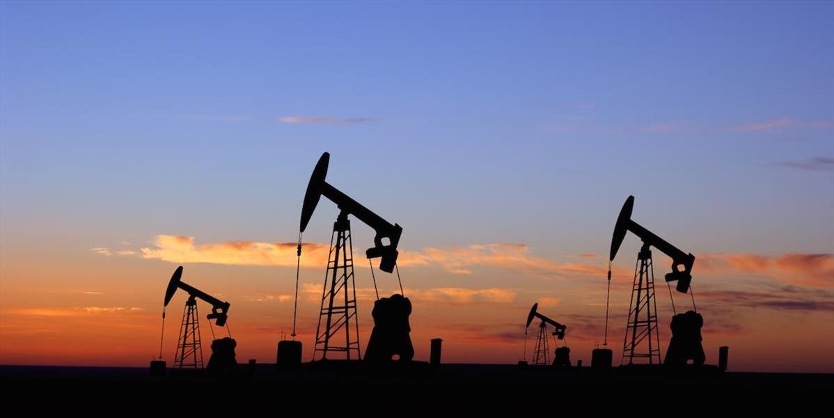 Ceny ropy zaznamenali minimálny rast, cena Brentu sa pohybuje pod 55,90 USD