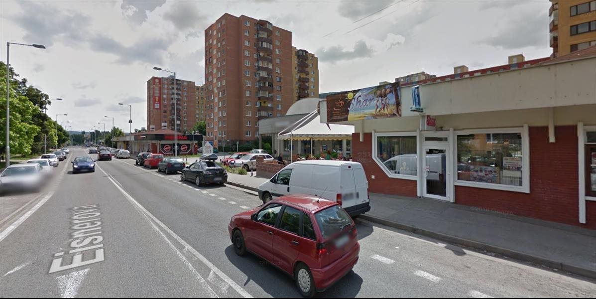 Afganec pobodal v Bratislave pred stánkom rýchleho občerstvenia dvoch ľudí