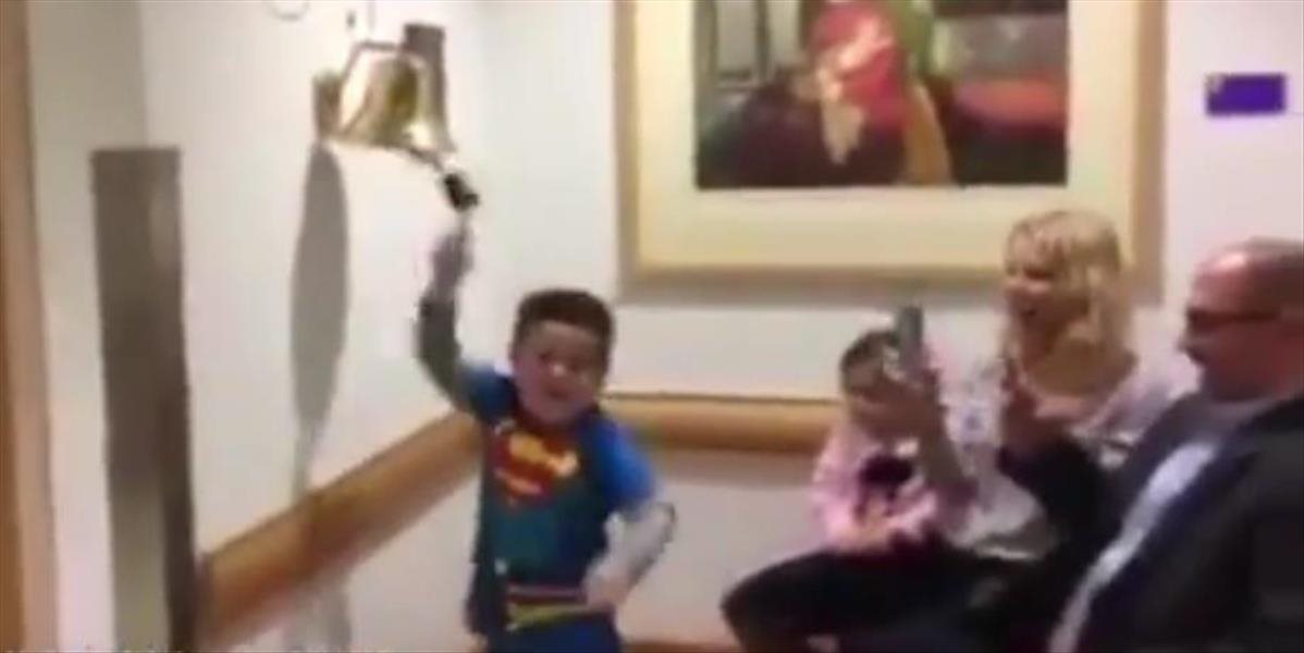 Srdcervúce VIDEO Chlapec (6) oslávil koniec chemoterapie tancom v nemocničnej chodbe