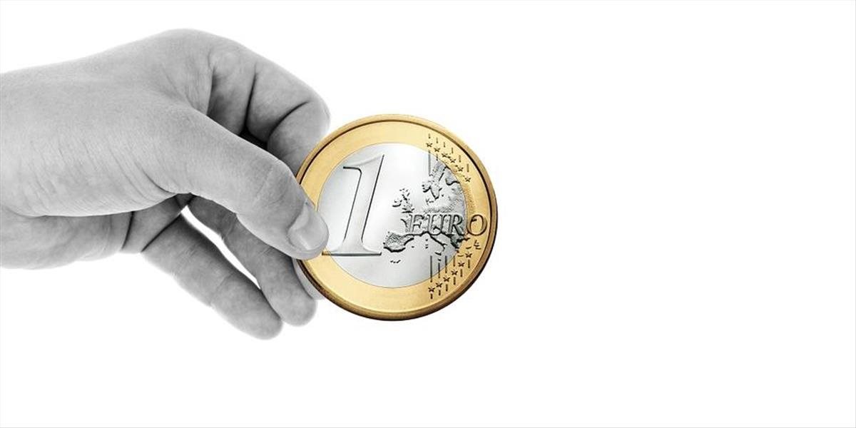 Euro oslabilo voči doláru