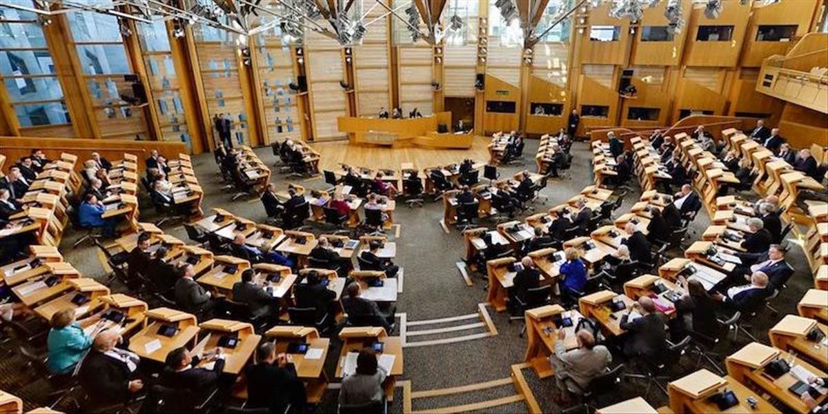 Škótski poslanci hlasovali proti brexitu