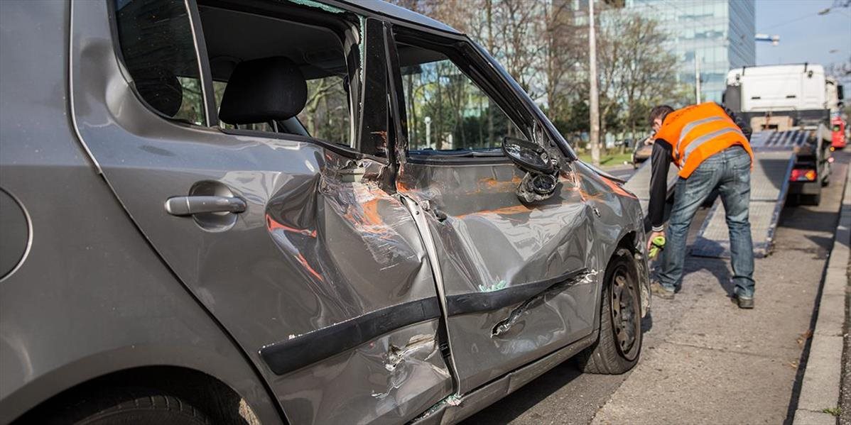 Dopravná nehoda troch áut  v Novákoch si vyžiadala zranenie jednej osoby