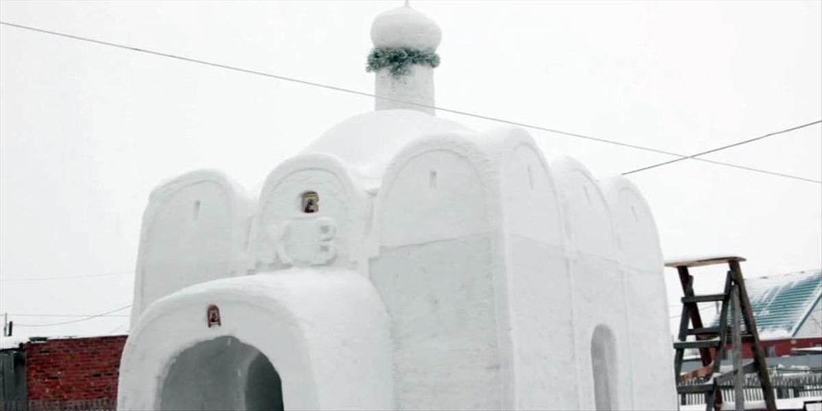 VIDEO Rus postavil snehový kostolík pre dedinčanov na Sibíri