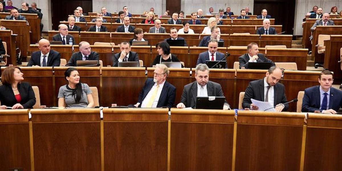 Poslancov čaká protischránkový zákon aj správa ombudsmanky