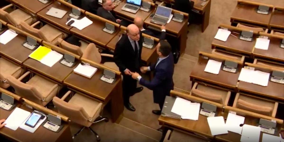 VIDEO Tomášova faktická poznámka nahnevala opozičných poslancov: Glváč prerušil rokovanie