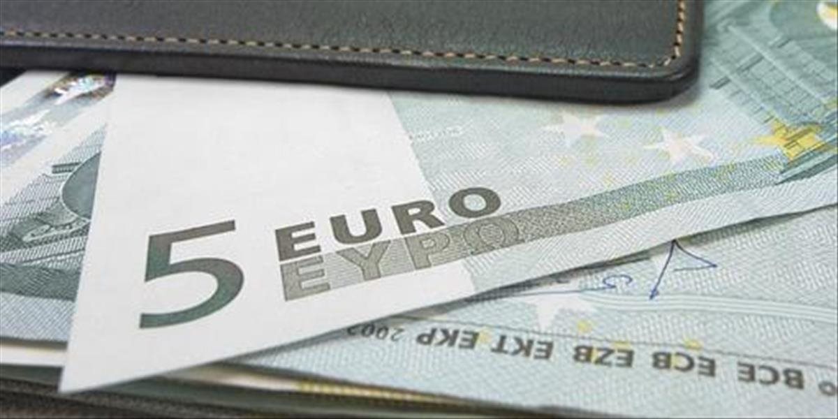 Kurz eura klesol na 1,0673 USD/EUR