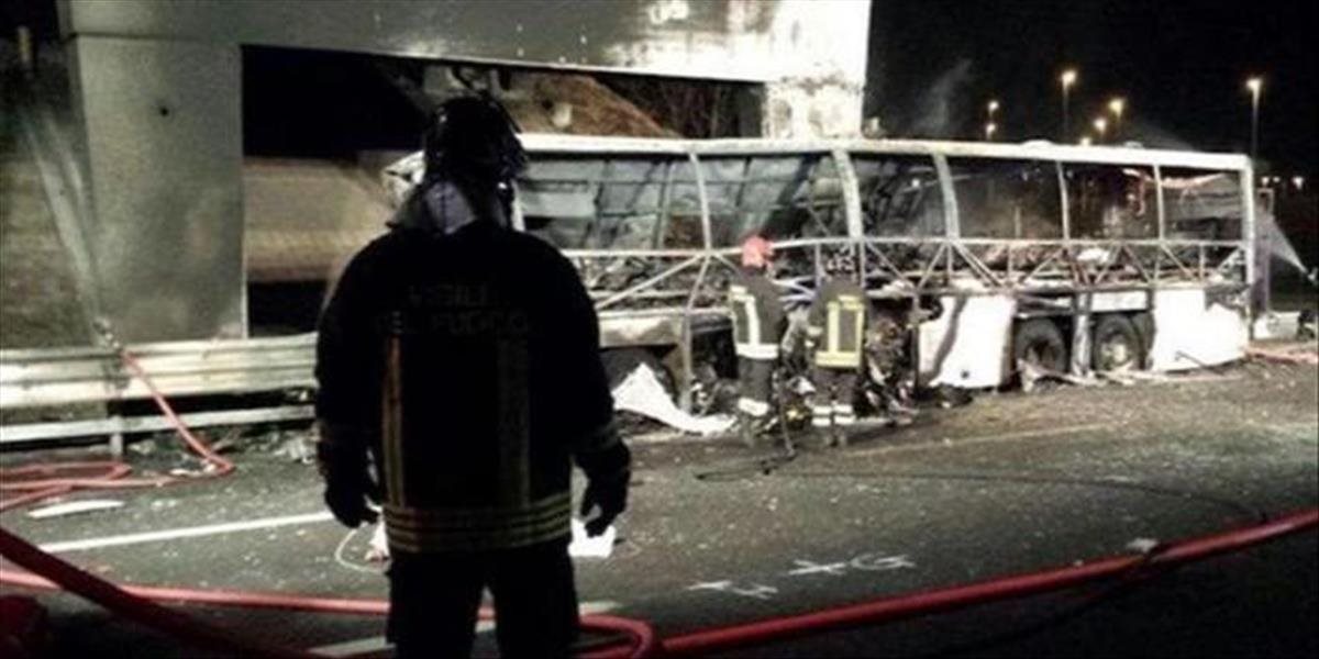 Maďarský autobus, ktorý havaroval pri Verone, mohol mať vraj ilegálnu nádrž