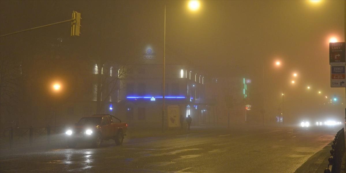 Vodičov pozor! Na juhu stredného a východného Slovenska platí výstraha pred hmlou