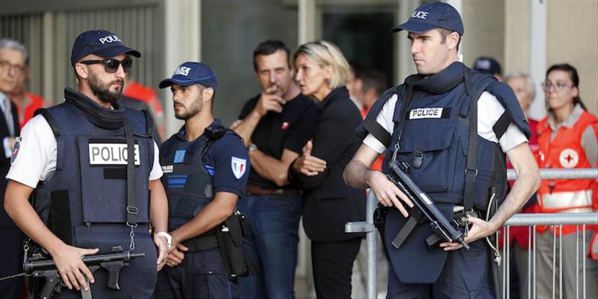 Tri osoby, vrátane 16-ročného dievčaťa, podozrivé z prípravy útoku v Paríži obvinili z terorizmu