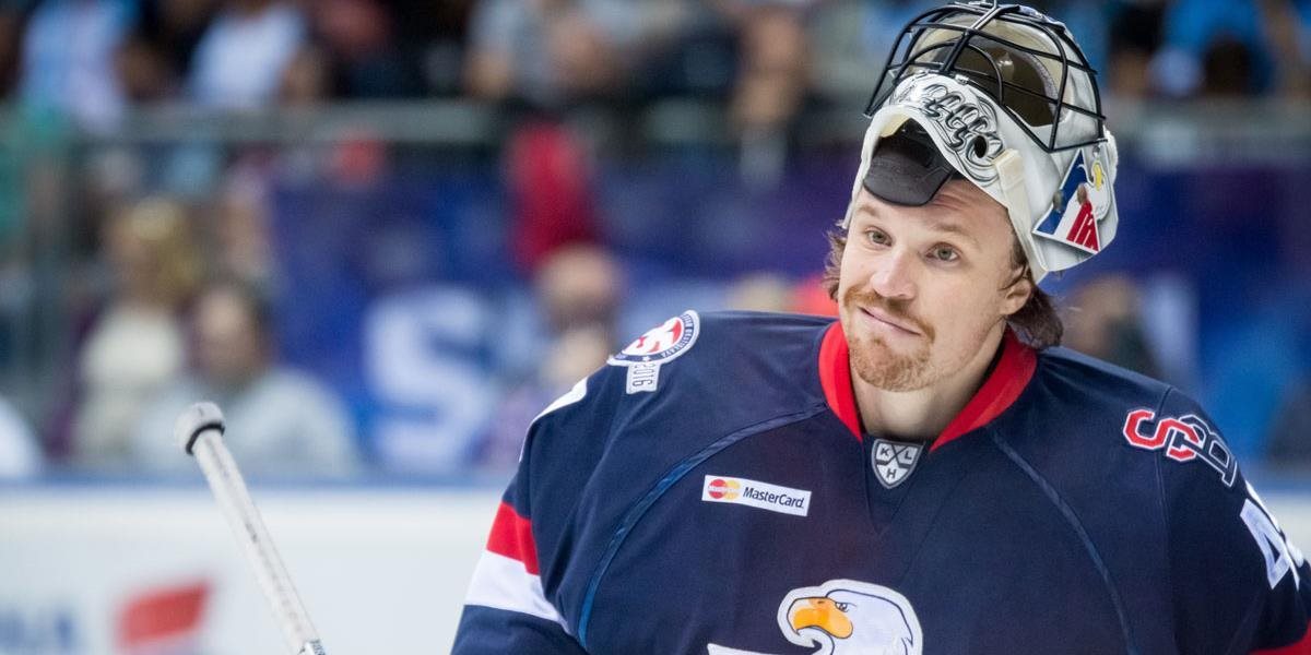 KHL: Slovan sa so sezónou rozlúči s Poggem v bránke