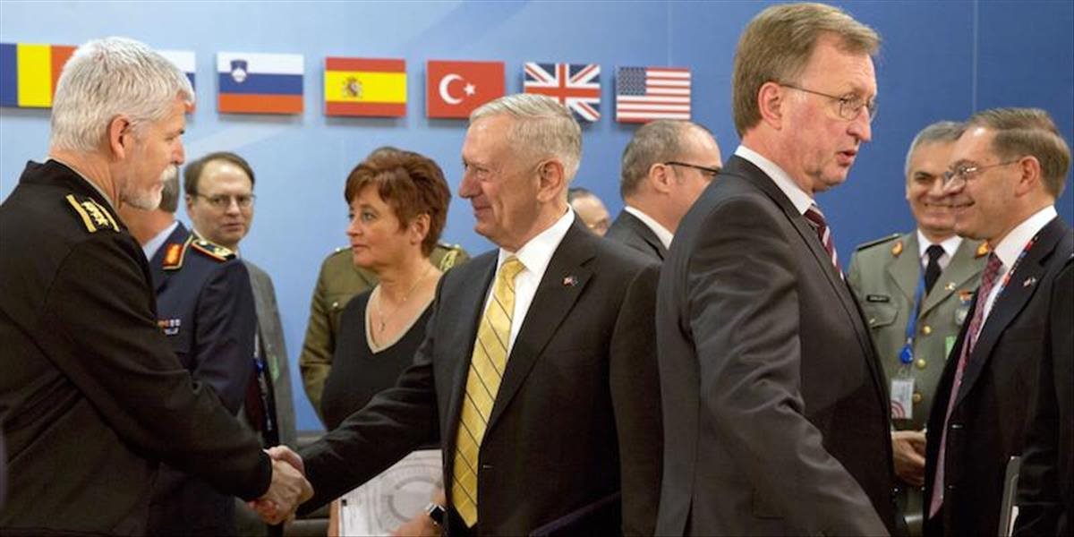 Ministri obrany NATO sa dohodli na novom koordinačnom centre v Neapole