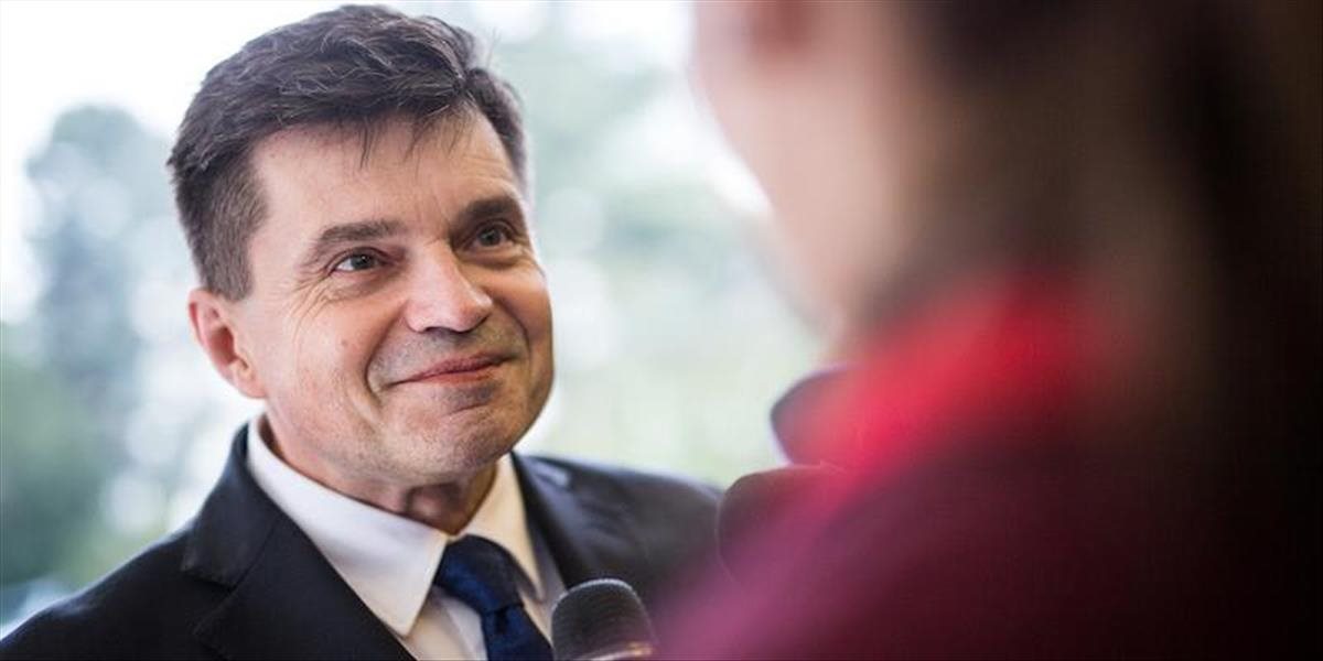 Minister Plavčan chce zvýšenie platov učiteľov presadiť zákonom