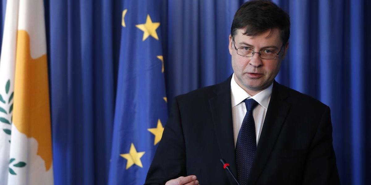 Dombrovskis: Odkladanie dohody s Gréckom a veriteľmi poškodí všetkých