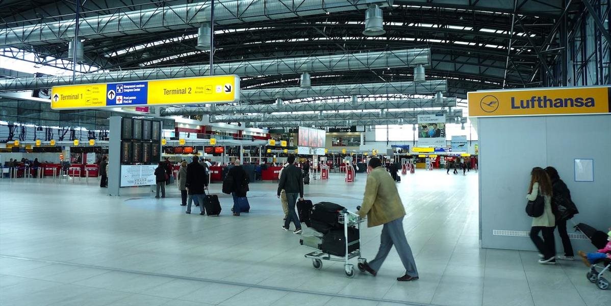 Poplach na letisku v Prahe: Anonym ohlásil bombu v termináli