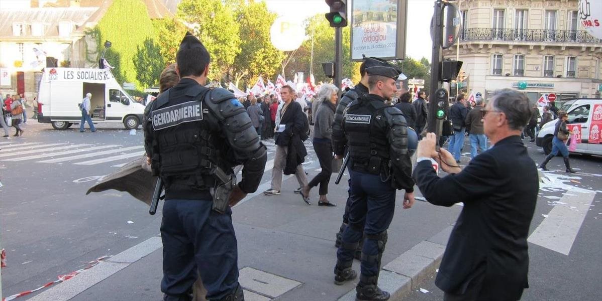 Francúzski policajti i žandári to budú mať jednoduchšie s použitím zbraní