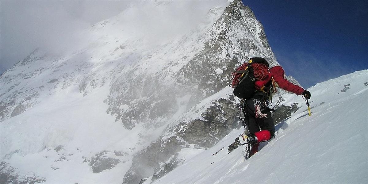 Pri nehodách vo francúzskych a talianskych Alpách zahynulo šesť horolezcov