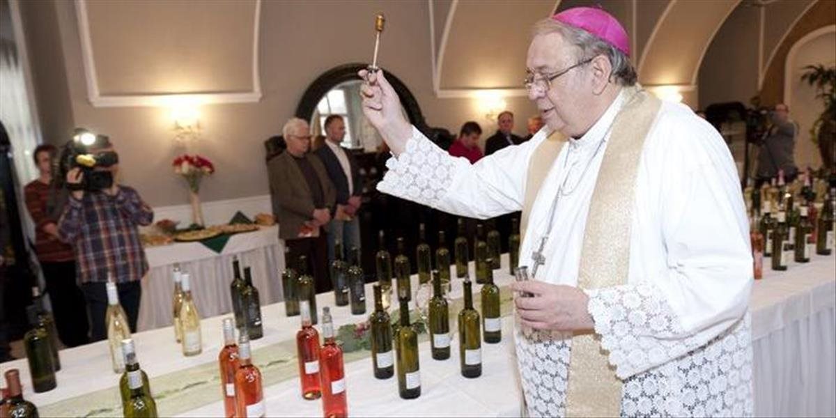 FOTO Arcibiskup Ján Orosch požehnal desiatky mladých vín