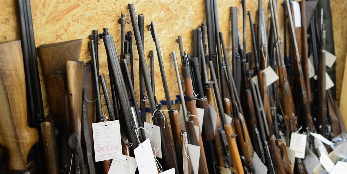 Muž mal v dome v Nemecku vyše dva a pol tony zbraní a munície