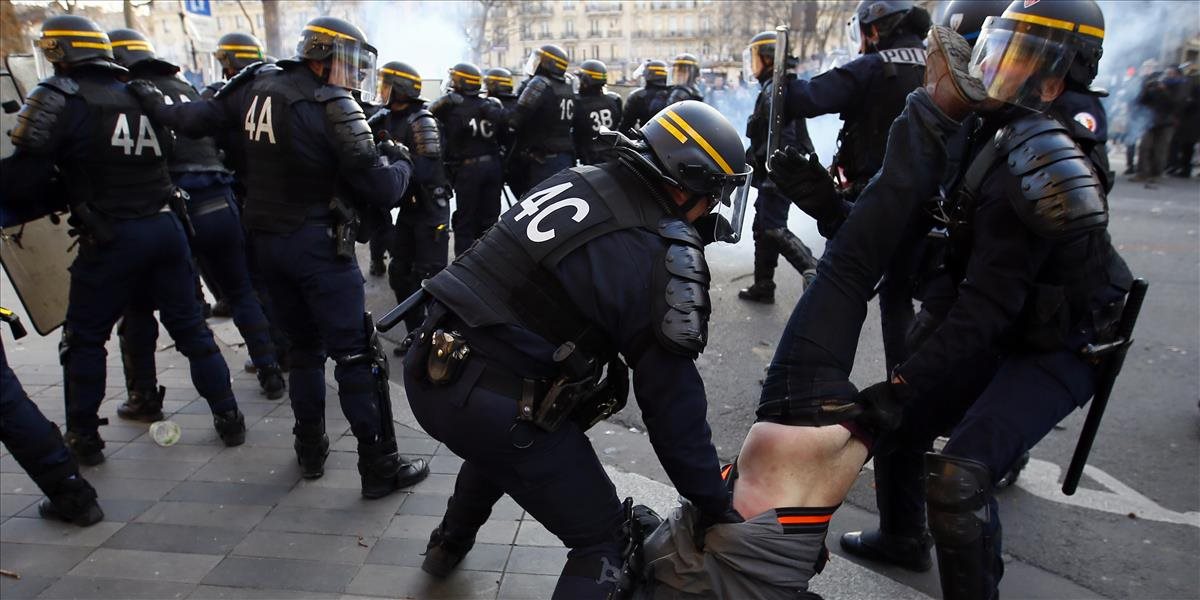 V Paríži vypukli nepokoje: Pri demonštrácii zadržali 13 ľudí