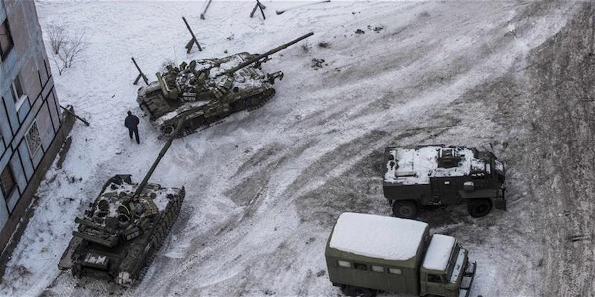 Protivládni bojovníci v Donecku plánujú odsun zbraní z frontovej línie, vládne jednotky odsun neplánujú