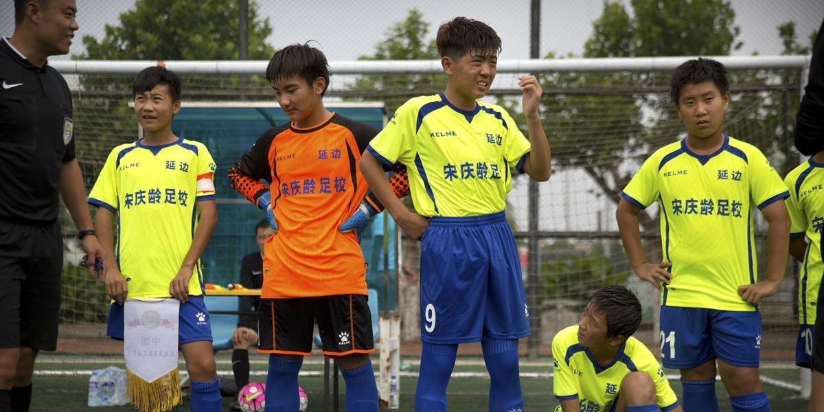 Čína plánuje postaviť neuveriteľných 50-tisíc futbalových akadémií