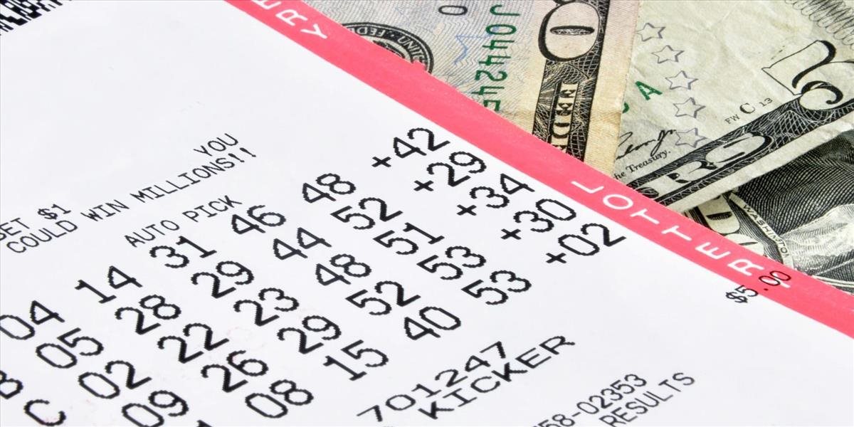 Dôchodcovia, ktorí mali prísť o strechu nad hlavou, minuli posledné peniaze na lotériu: Vyhrali milión