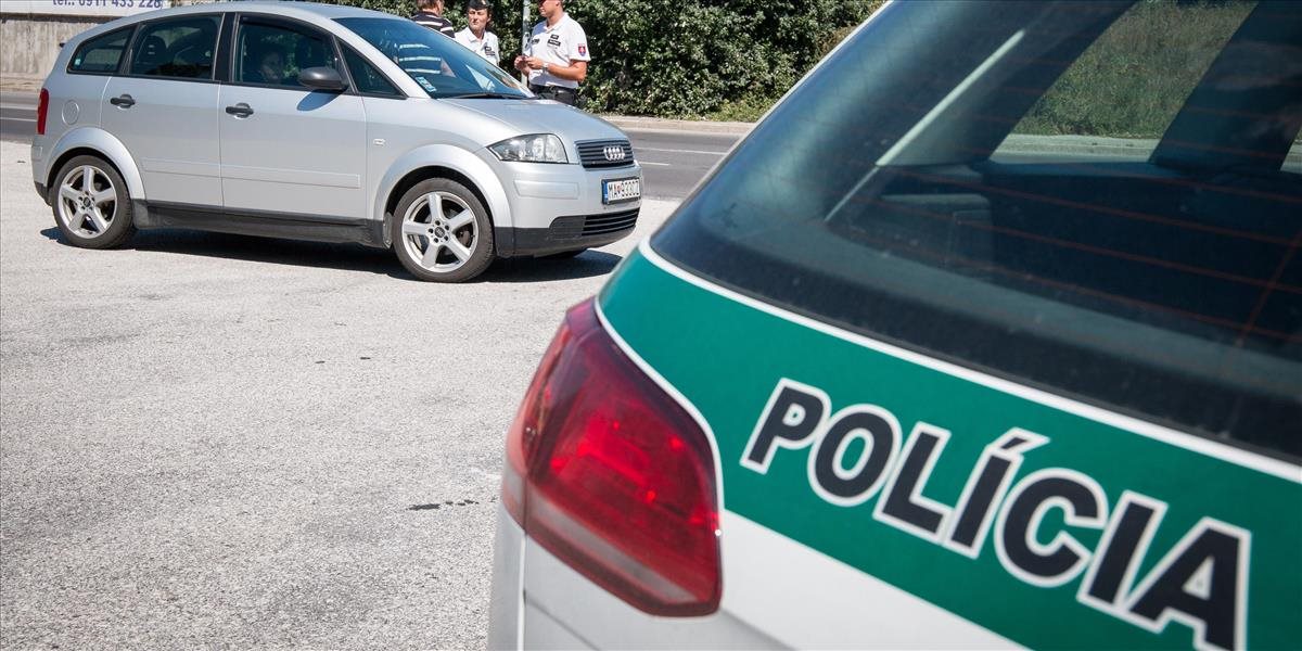 Policajti zachraňovali v Bratislave život 30-ročnému vodičovi