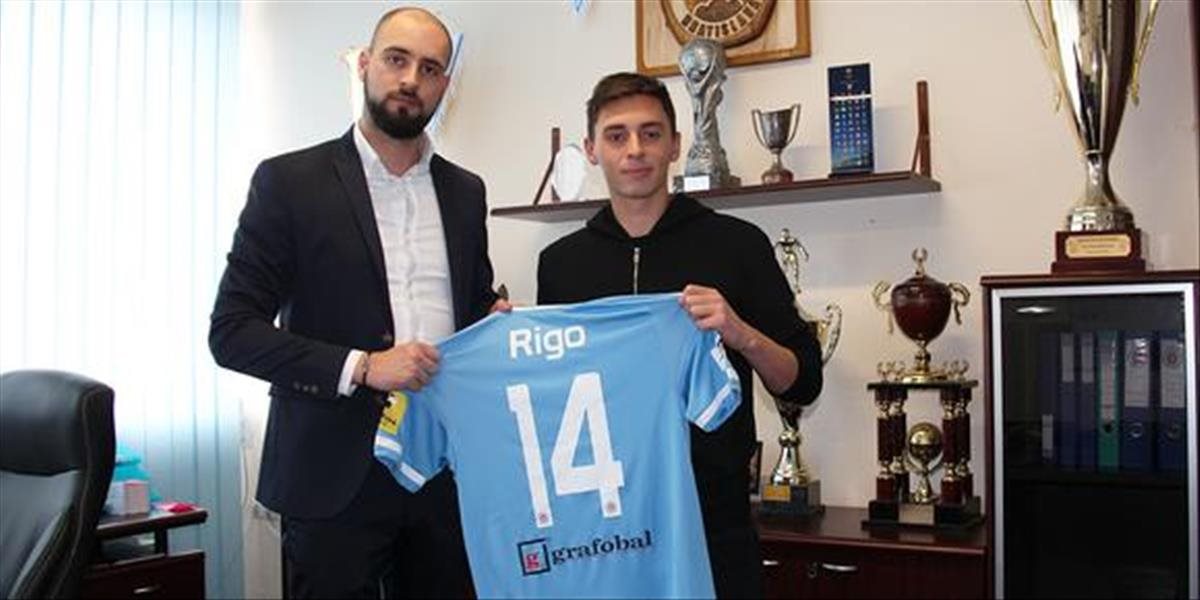 Slovan podpísal profesionálnu zmluvu s mladým Rigom z Ružinova