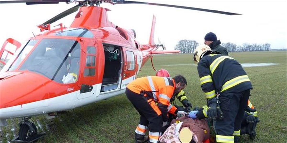 Pri dopravnej nehode sa ťažko zranil vodič, zasahoval vrtuľník