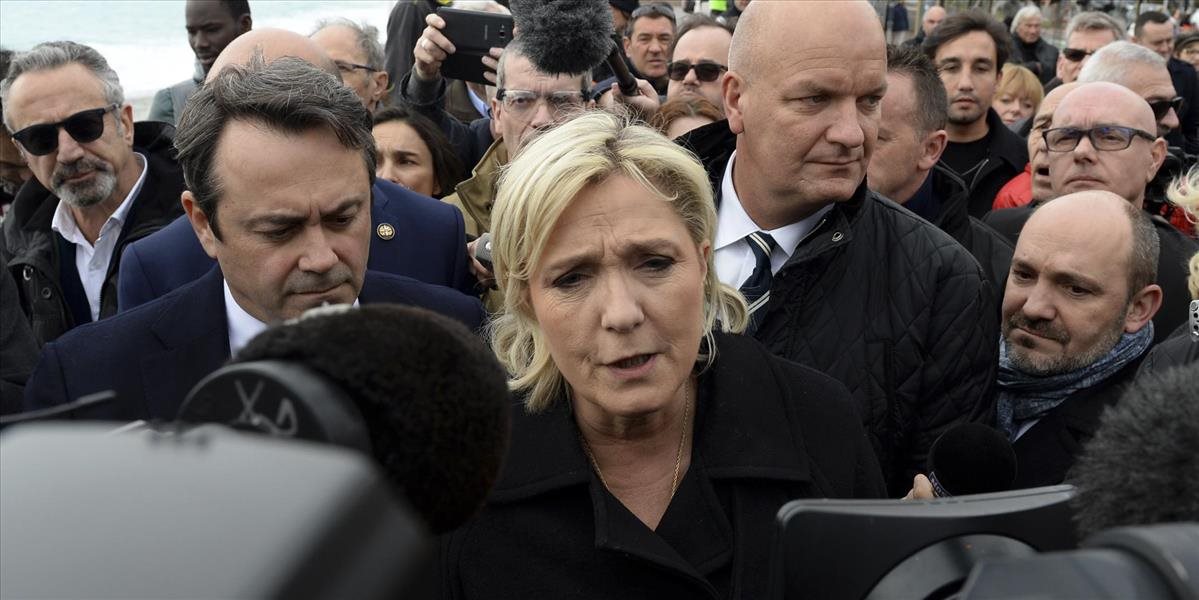 Podozrivých poslaneckých asistentov Le Penovej vypočúvala polícia