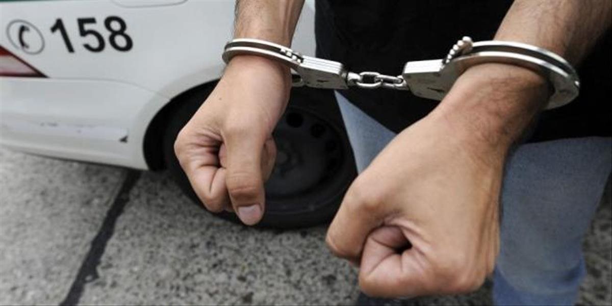 Policajti obvinili 45-ročného muža, ktorý na ulici obchytával mladé ženy