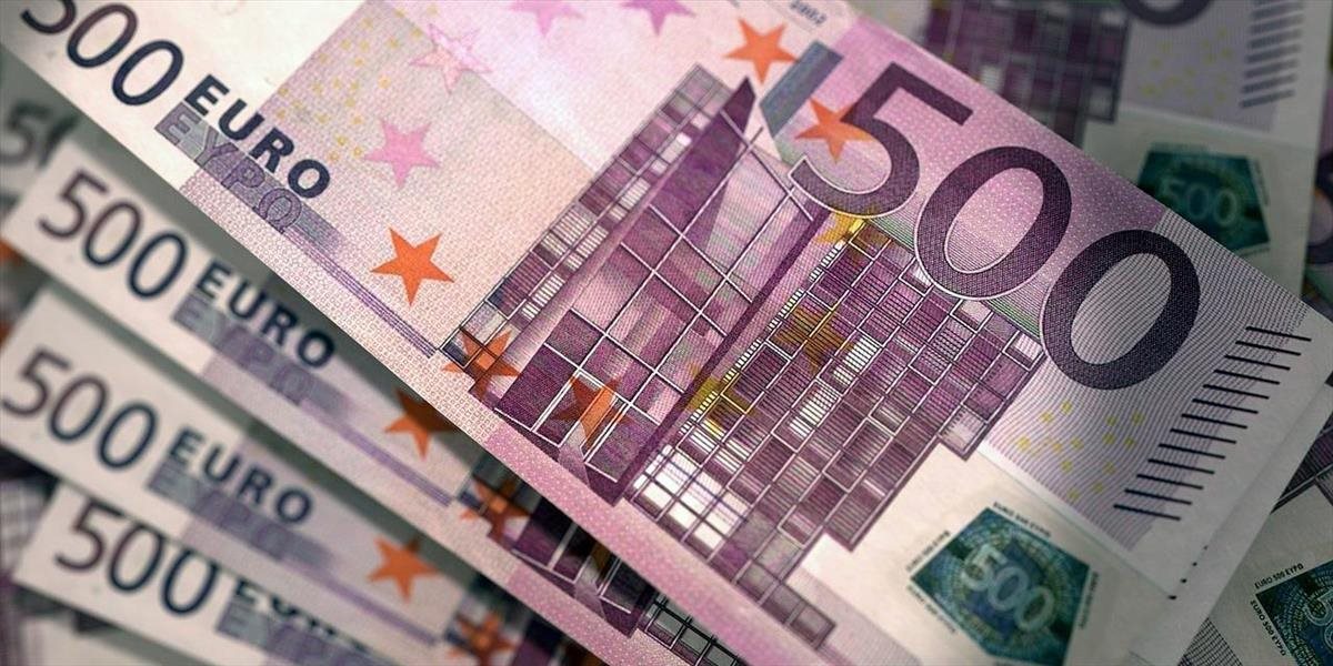 Kurz eura mierne klesol na 1,0548 USD/EUR