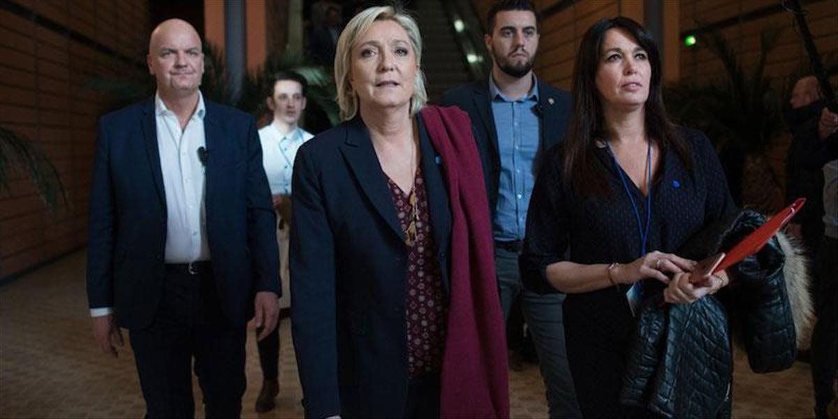 Francúzska polícia vyšetruje Le Penovej blízku spolupracovníčku pre spreneveru