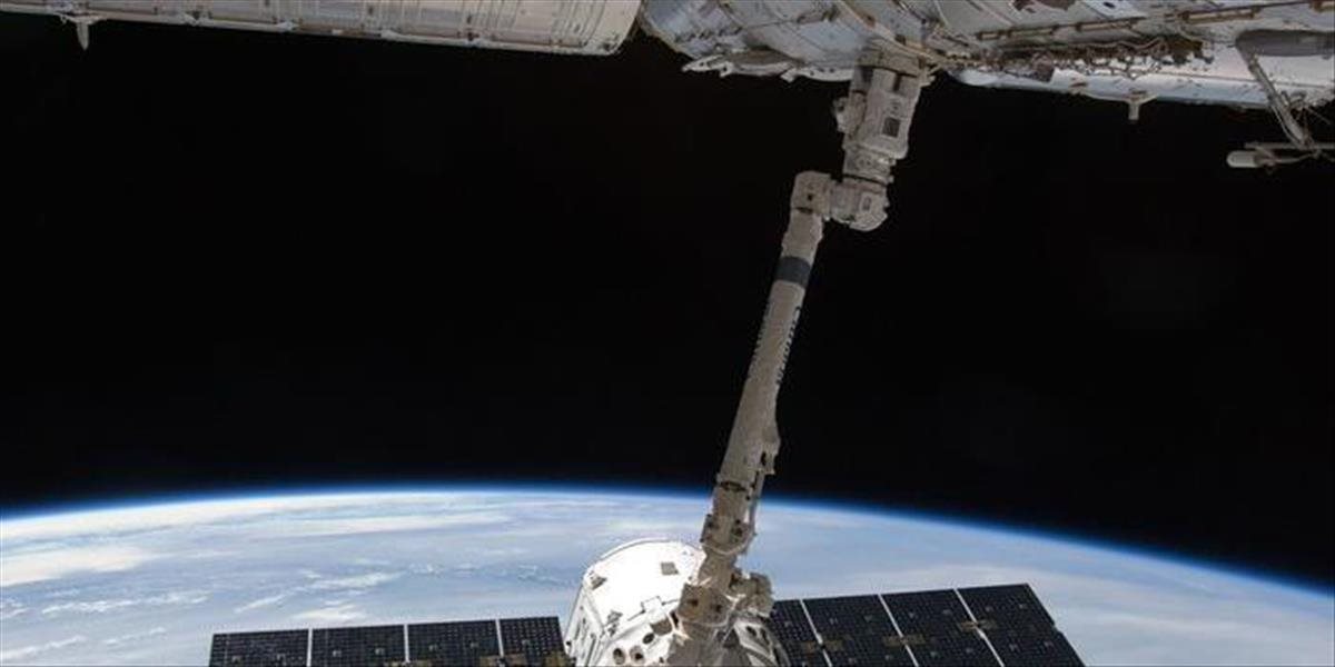 Nákladná loď Dragon sa spojila s Medzinárodnou vesmírnou stanicou