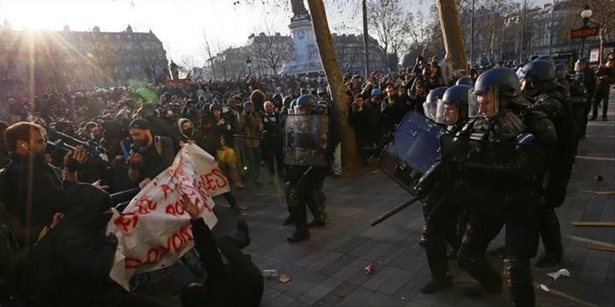 Parížski tínedžeri zablokovali školy na protest proti policajnému násiliu