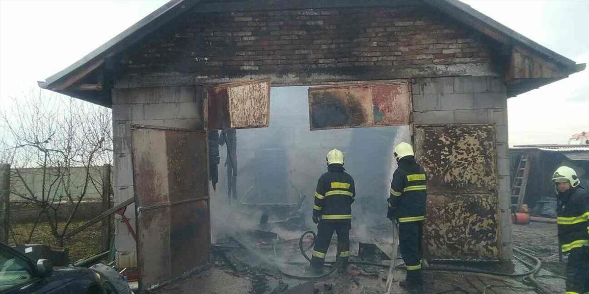 FOTO V obci Košúty zhorela garáž do tla, predbežná škoda je 25-tisíc eur