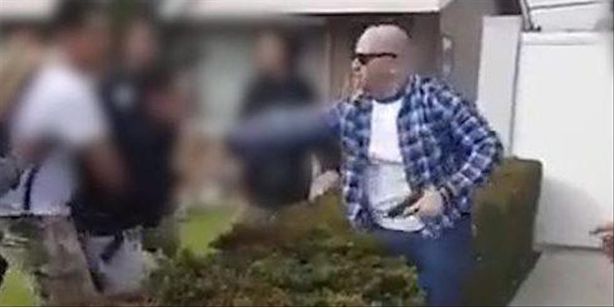 VIDEO Amerika: Tínedžer (13) vkročil na súkromný trávnik, policajt vytiahol zbraň a strelil