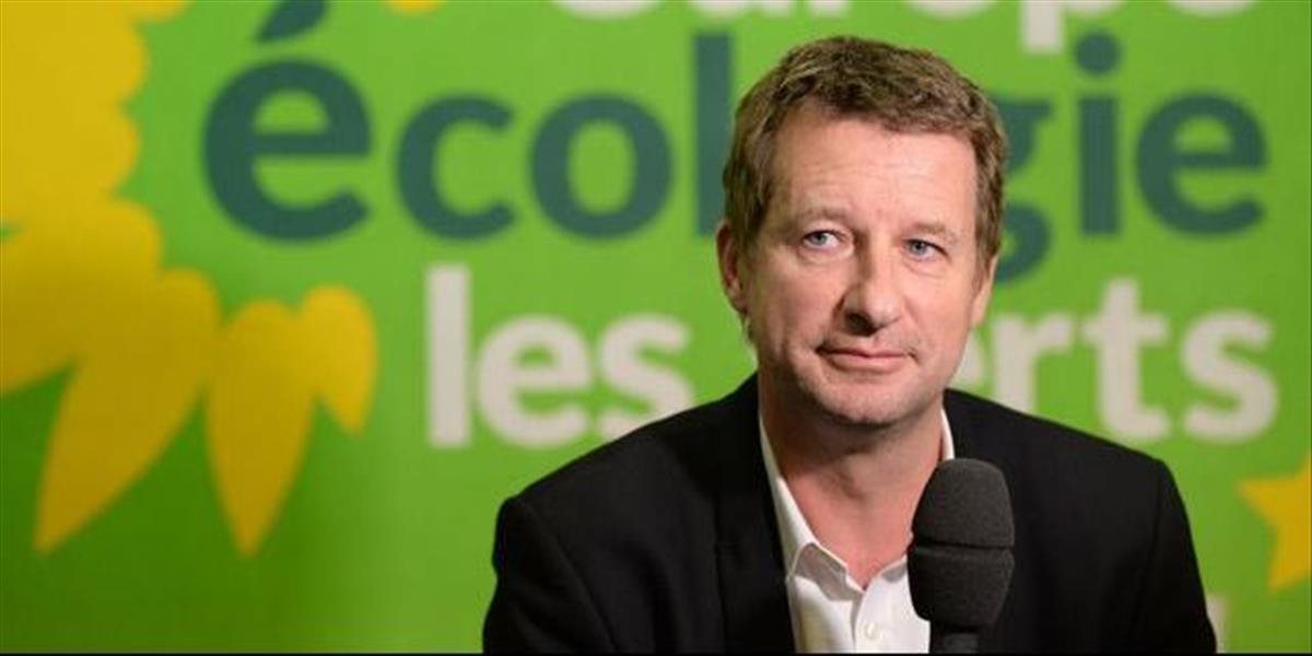 Francúz Yannick Jadot stiahol prezidentskú kandidatúru, podporil Hamona