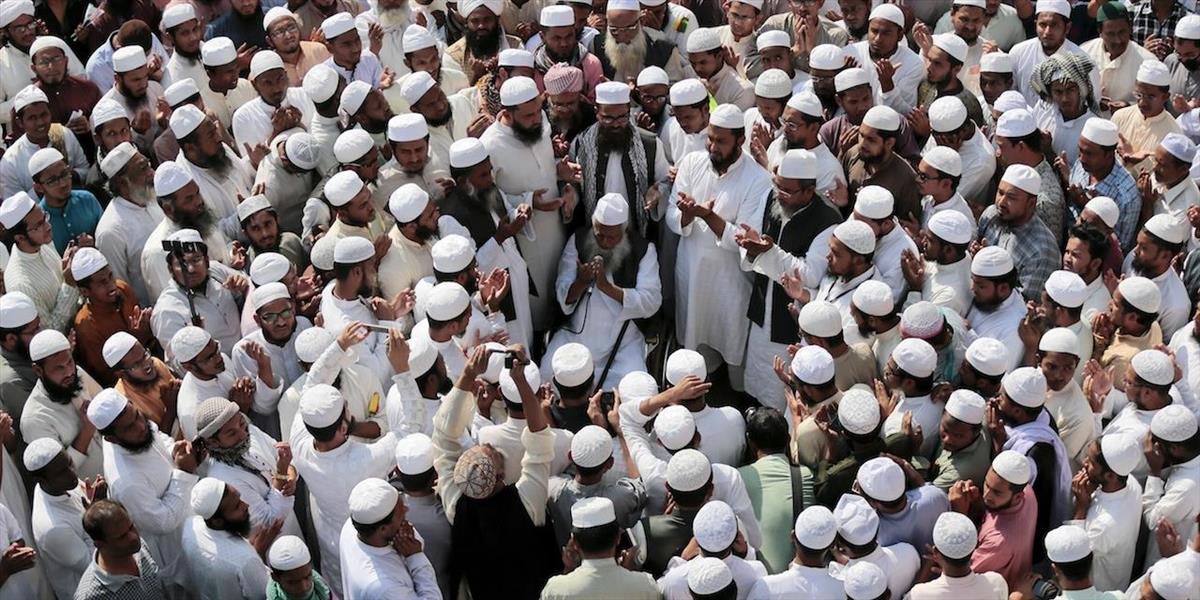 Bangladéšski islamisti protestujú proti soche symbolizujúcej spravodlivosť