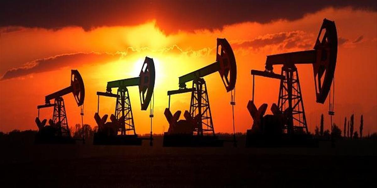 Rast zásob v USA znížil koncom týždňa ceny ropy