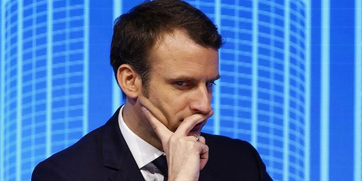Macron sa pred 1. kolom prezidentských volieb doťahuje na Le Penovú