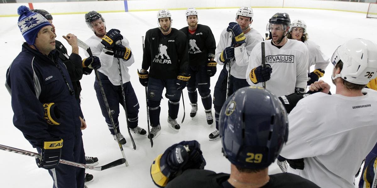 Tréner mládeže a bývalý hráč NHL poslal k ľadu 15-ročného chlapca