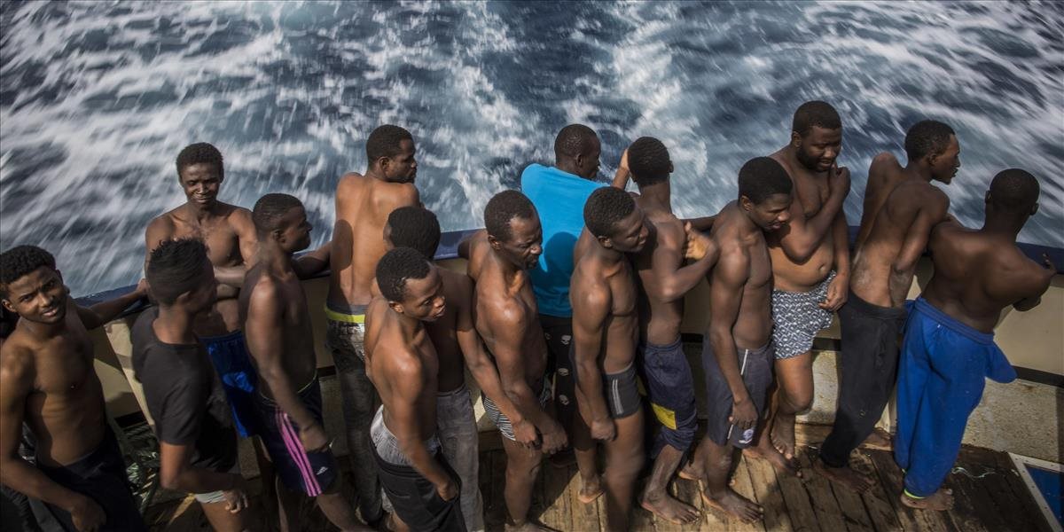 Šéf agentúry Frontex kritizuje mimovládky, ktoré pomáhajú migrantom na brehoch Líbye