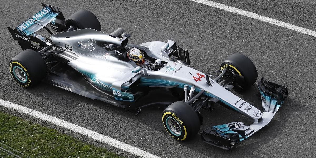 F1: Hamilton bol v pondelňajších testoch najrýchlejší