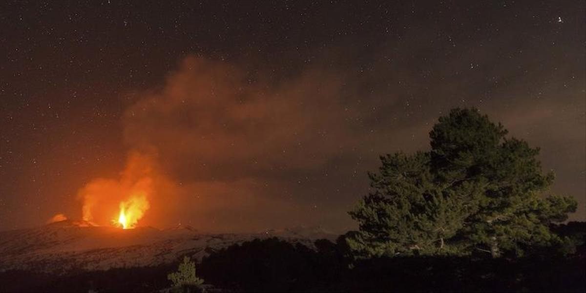 VIDEO Prebudila sa: Sopka Etna opäť chrlí lávu