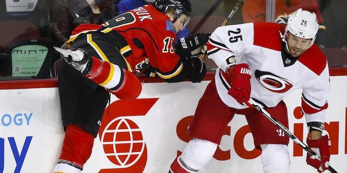 NHL: Carolina vymenila Švéda Stalberga do Ottawy