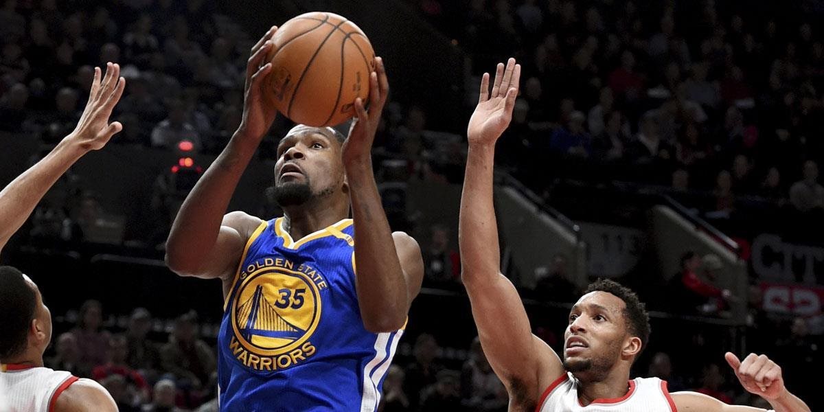 NBA: Durant sa zranil, Warriors siahli po zákernom Barnesovi
