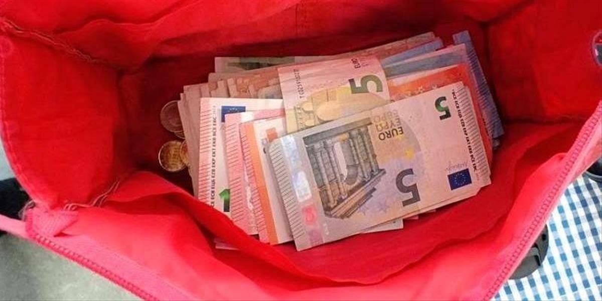 Čestní ľudia ešte nevymreli: Žena našla kabelku so 14.600 eurami, vzdala sa nároku na nálezné!